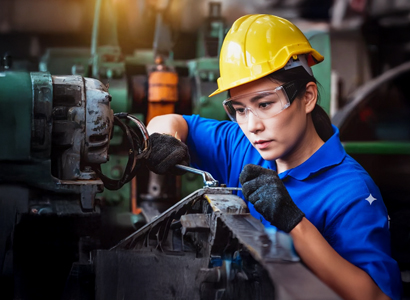 Protecting Your Workforce: The Role of Safety Glasses in High-Risk Industries
